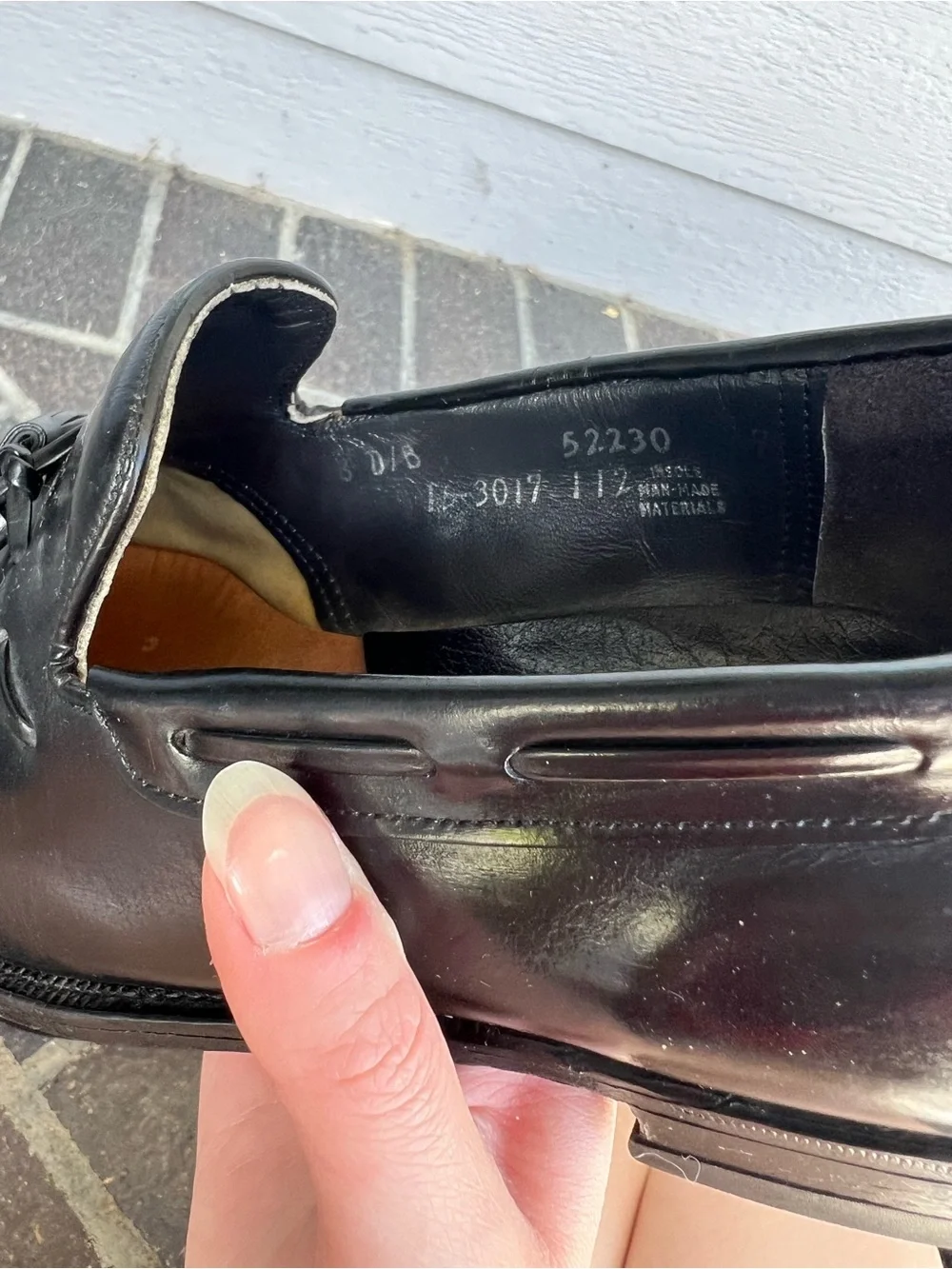 EUC Men’s 8.5 Johnston & Murphy Moc-Toe Black Loafers